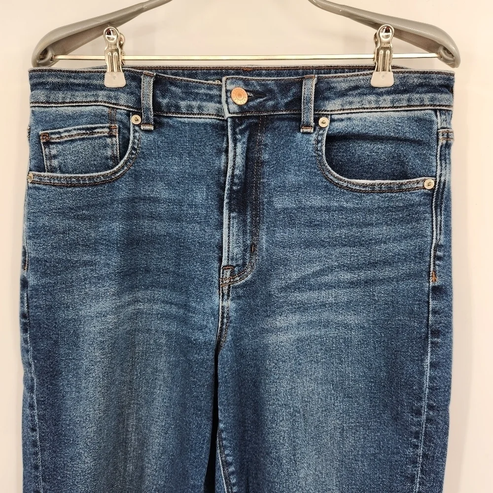American Eagle Stretch Mom Jean Womens Size 8 Distressed Fray Hem Dark Wash